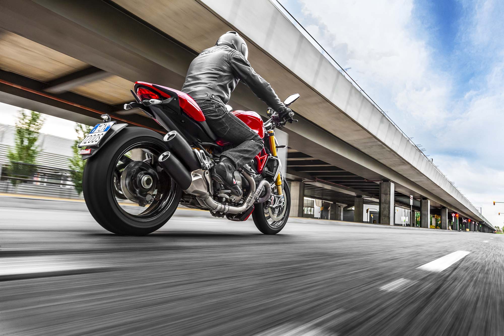 2014-ducati-monster-1200-action-02.jpg Мотоцикл Ducati Monster 1200S 2014