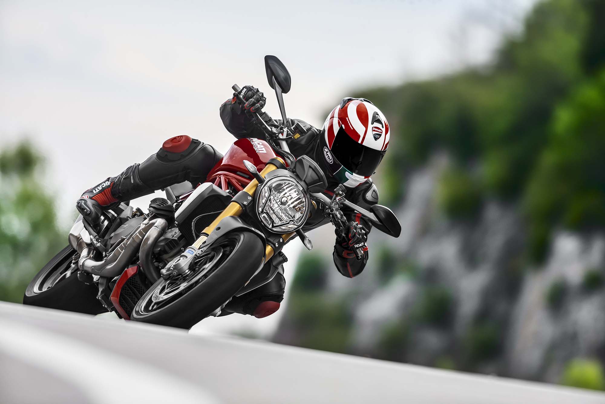 2014-ducati-monster-1200-action-05.jpg Мотоцикл Ducati Monster 1200S 2014