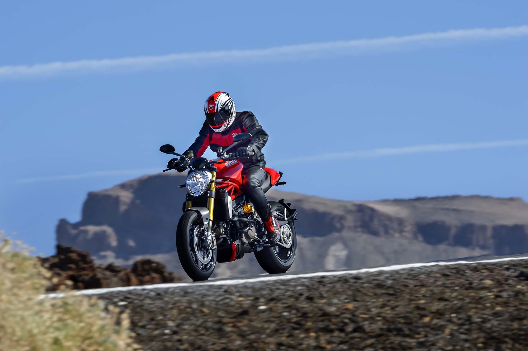 2014-ducati-monster-1200-action-08.jpg Мотоцикл Ducati Monster 1200S 2014