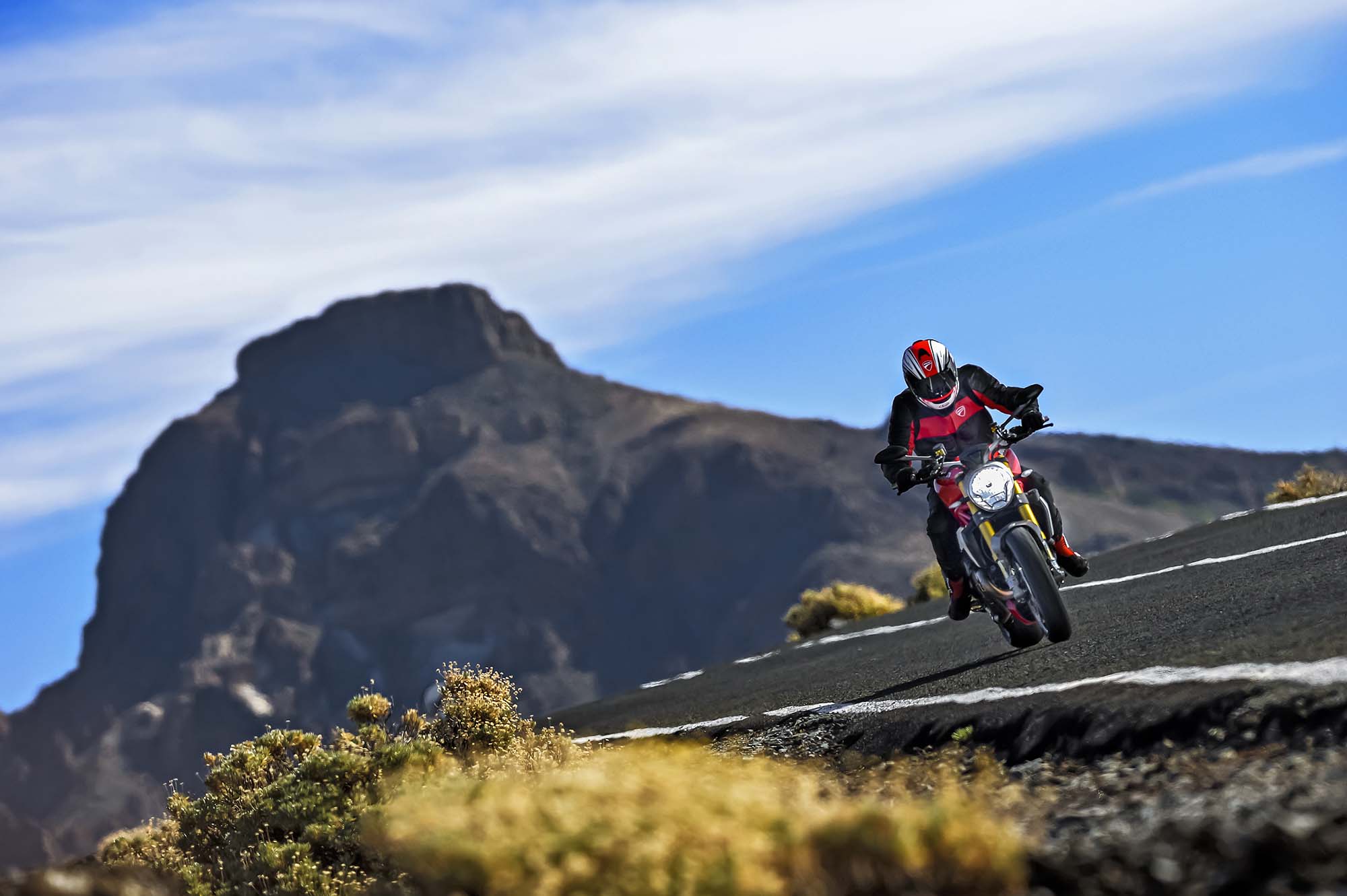 2014-ducati-monster-1200-action-09.jpg Мотоцикл Ducati Monster 1200S 2014