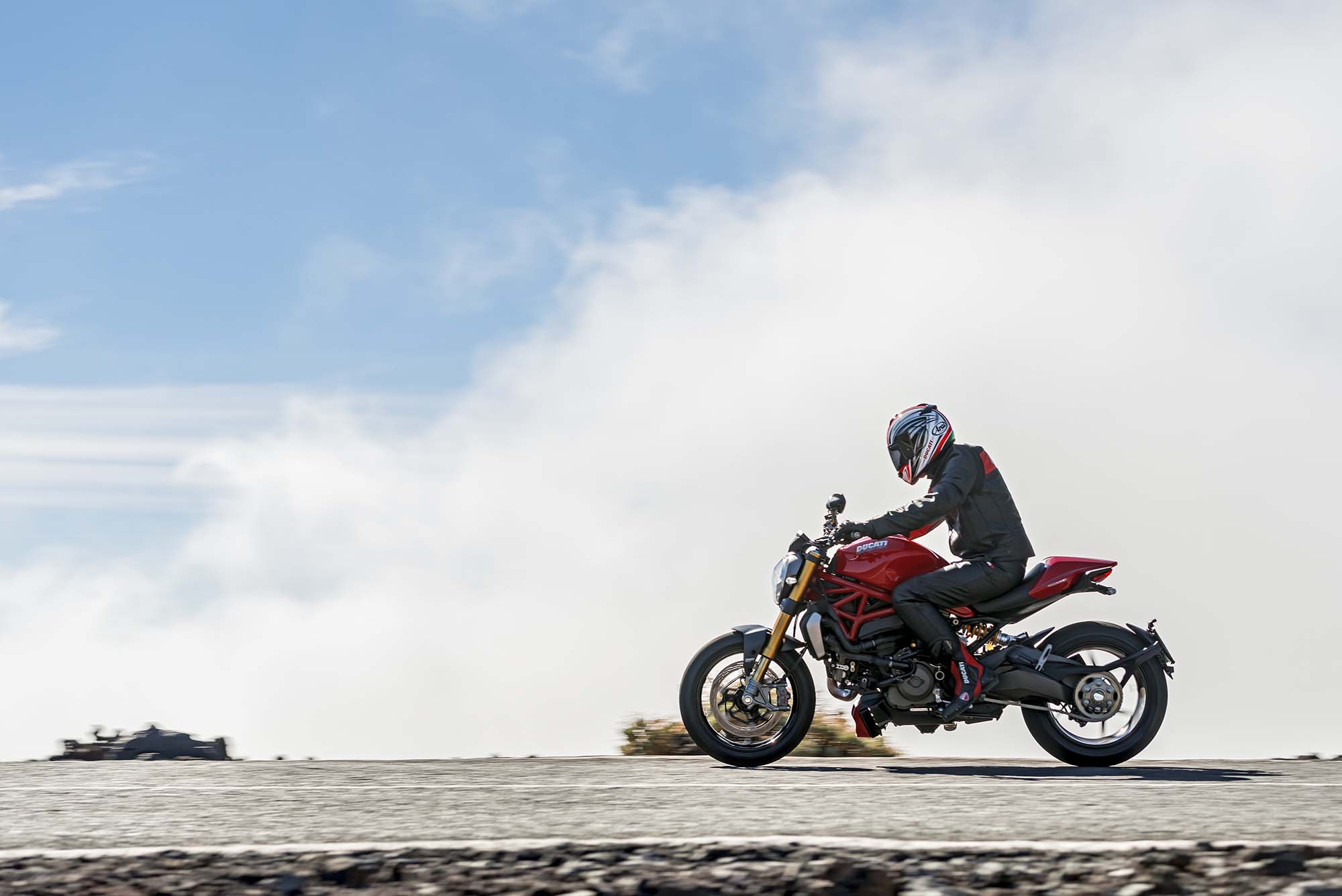 2014-ducati-monster-1200-action-18.jpg Мотоцикл Ducati Monster 1200S 2014