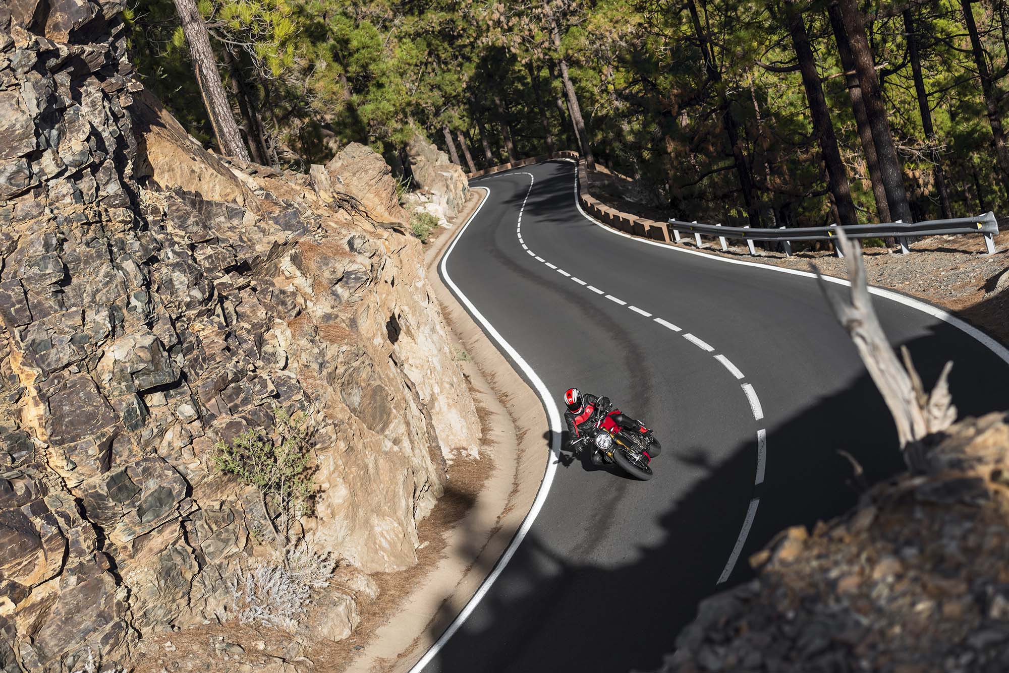 2014-ducati-monster-1200-action-27.jpg Мотоцикл Ducati Monster 1200S 2014