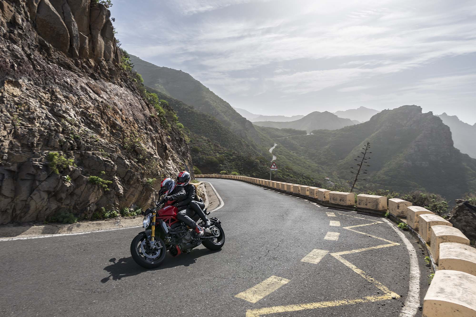 2014-ducati-monster-1200-action-35.jpg Мотоцикл Ducati Monster 1200S 2014