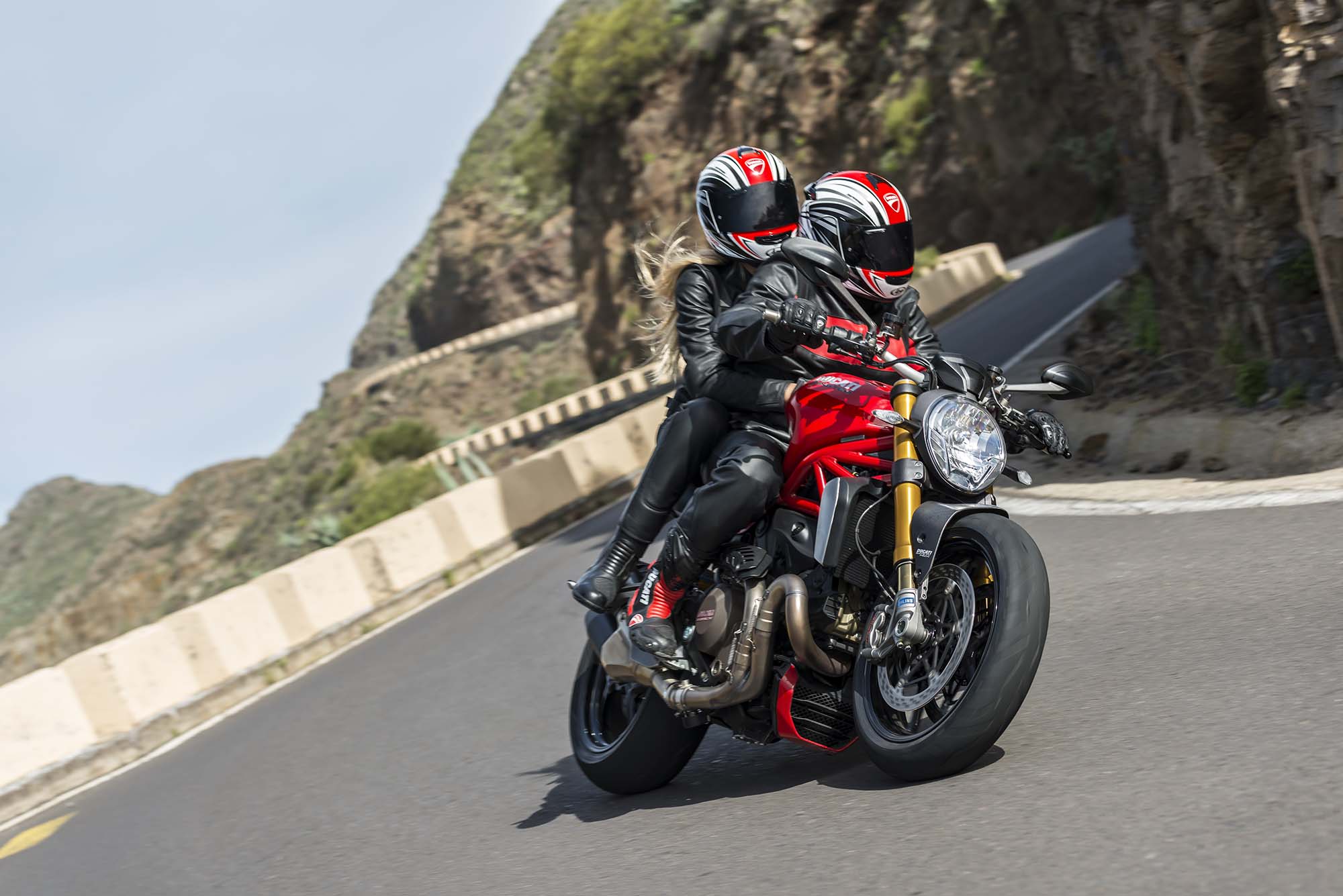2014-ducati-monster-1200-action-37.jpg Мотоцикл Ducati Monster 1200S 2014