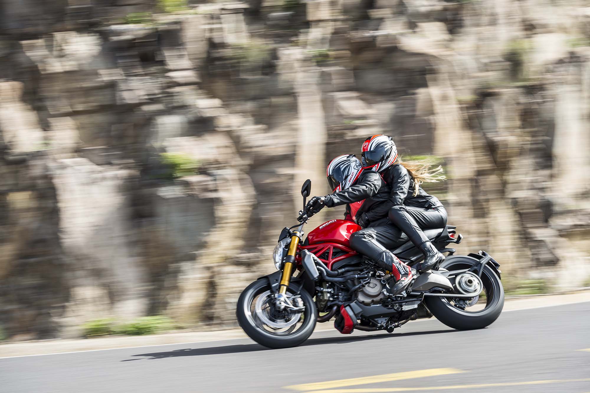 2014-ducati-monster-1200-action-45.jpg Мотоцикл Ducati Monster 1200S 2014