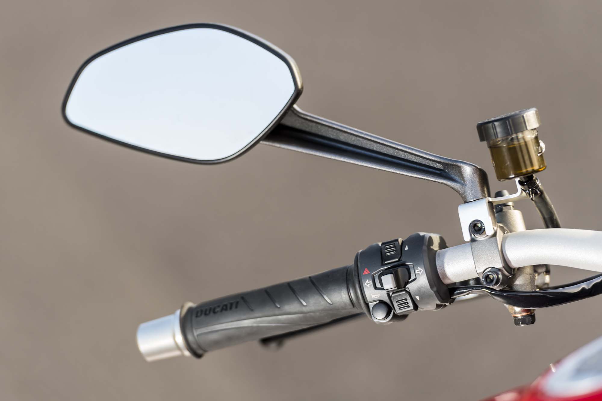 2014-ducati-monster-1200-still-28.jpg Мотоцикл Ducati Monster 1200S 2014