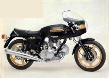 Мотоцикл Ducati 900SS 197