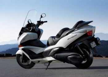 Мотоцикл Honda FJS 600 Silver Wing 2012