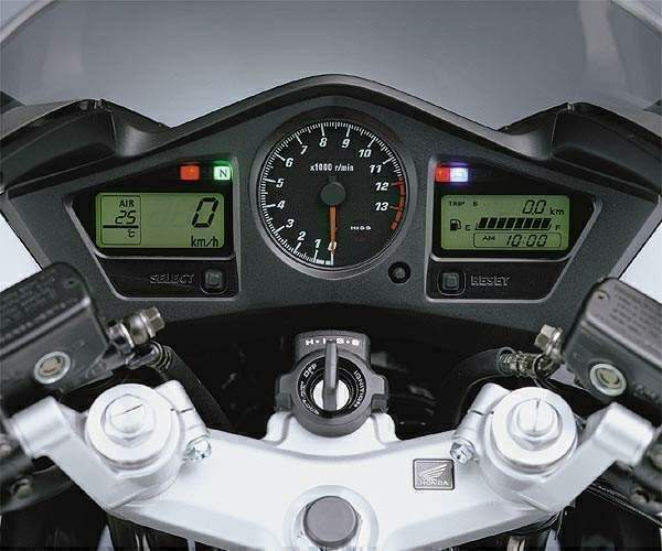 VFR-800F-V-TEC_2004_2.jpg Мотоцикл Honda VFR 800F V-TEC 2004