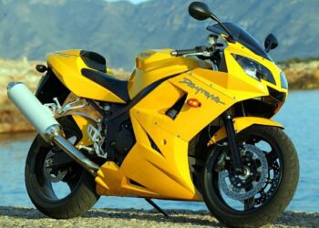 Мотоцикл Triumph Daytona 600 2003