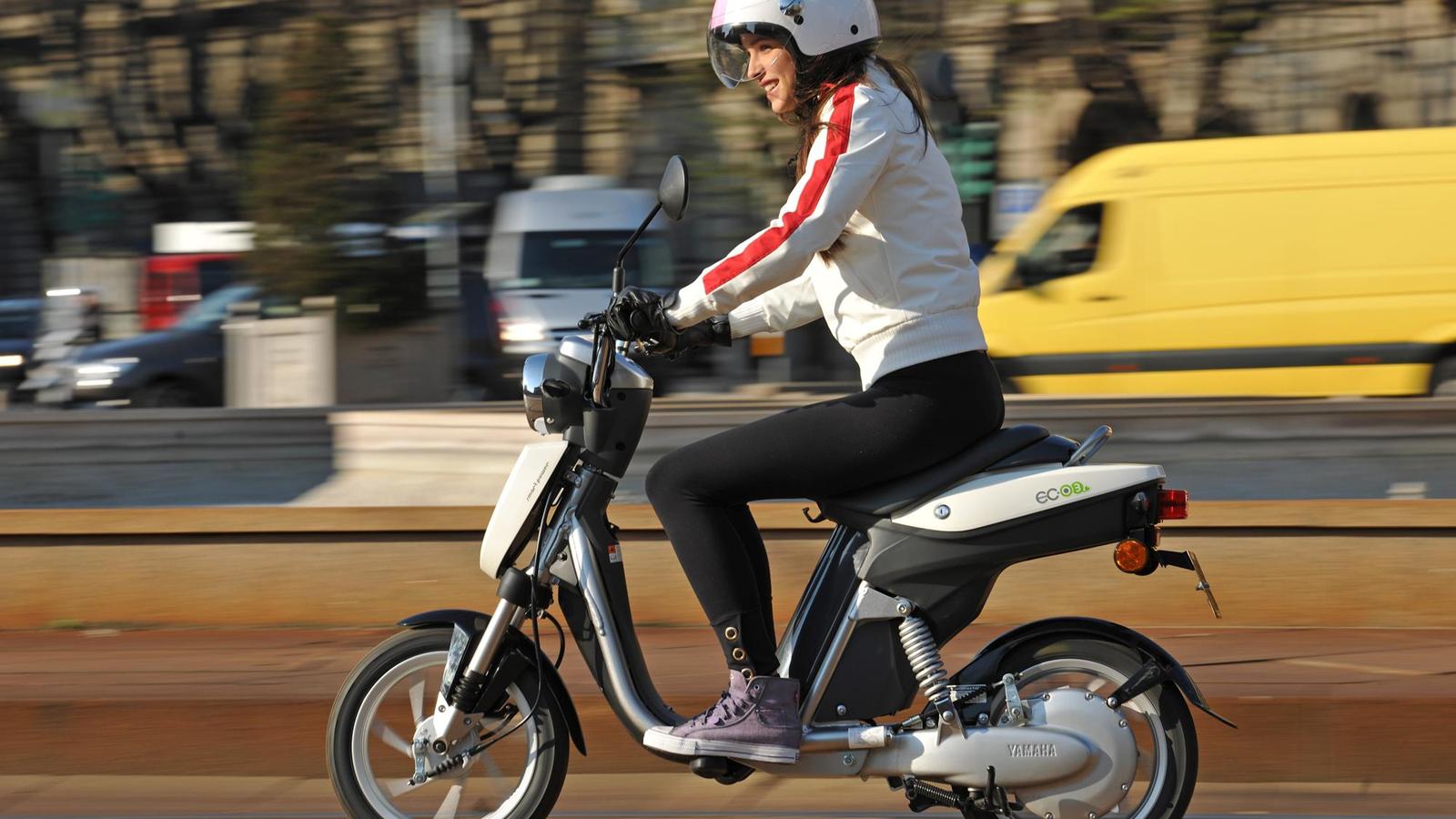 ec-03_2013_2.jpg Мотоцикл Yamaha EC-03 2013