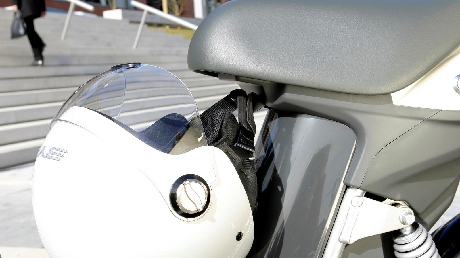 ec-03_2013_38.jpg Мотоцикл Yamaha EC-03 2013