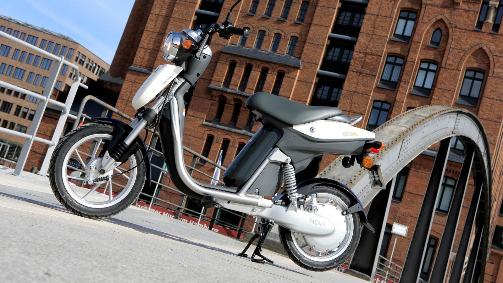 ec-03_2013_40.jpg Мотоцикл Yamaha EC-03 2013