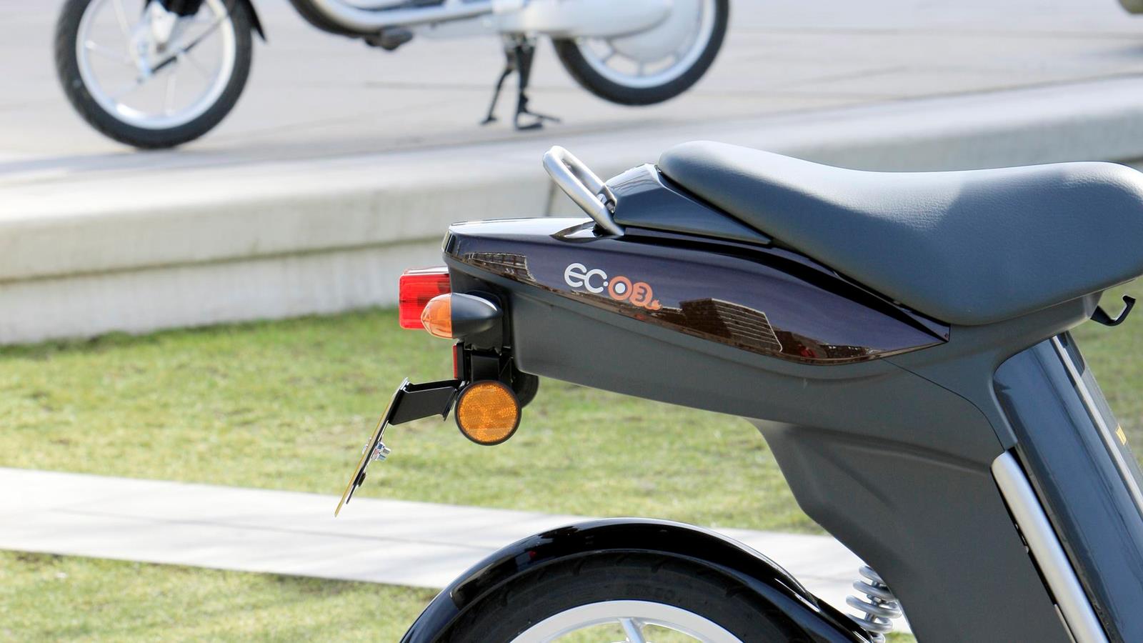 ec-03_2013_42.jpg Мотоцикл Yamaha EC-03 2013