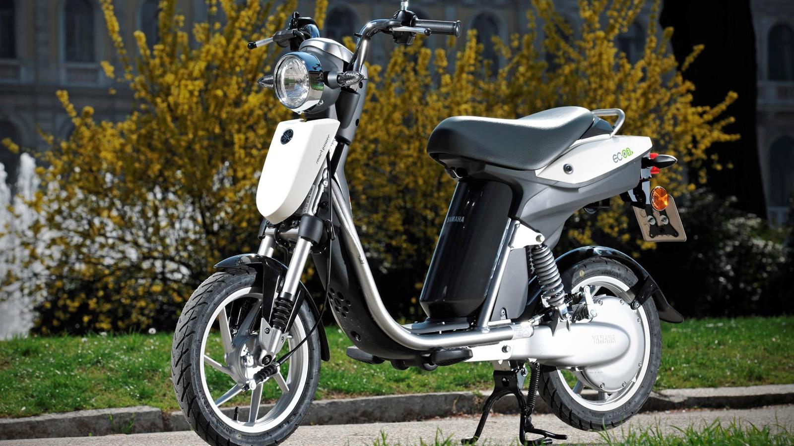 ec-03_2013_9.jpg Мотоцикл Yamaha EC-03 2013