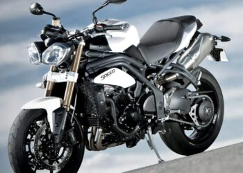Мотоцикл Triumph Speed Triple 2011