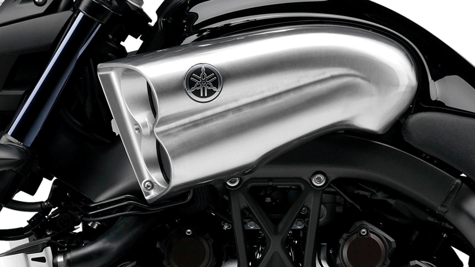 vmax-1700_2012_17.jpg Мотоцикл Yamaha VMAX 1700 2012