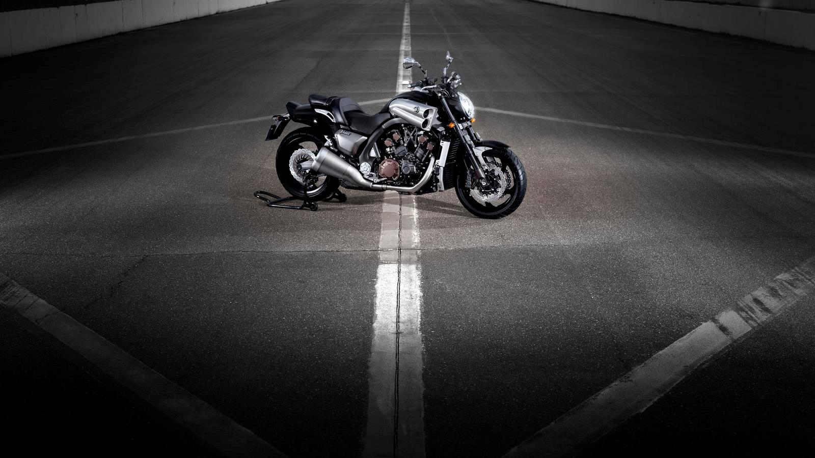 vmax-1700_2012_25.jpg Мотоцикл Yamaha VMAX 1700 2012