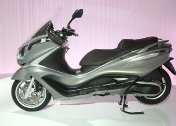 Мотоцикл Piaggio X10 500 2012