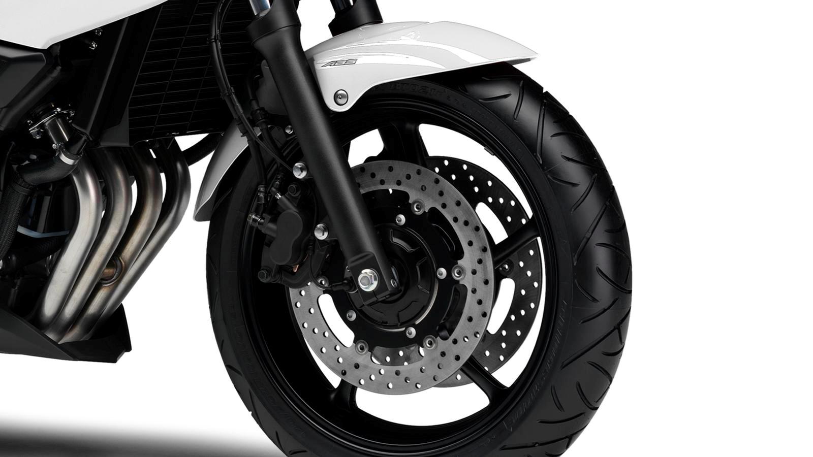 xj6_2012_13.jpg Мотоцикл Yamaha XJ6 2012