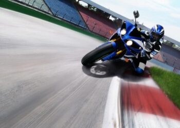Мотоцикл Yamaha YZF-R1 EU 2011