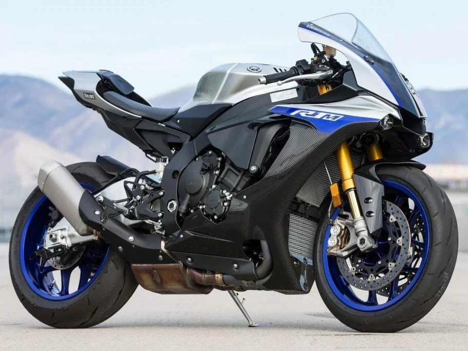 Яркая битва титанов: сравнение мотоциклов Yamaha YZF-R1M и Kawasaki Ninja H2R